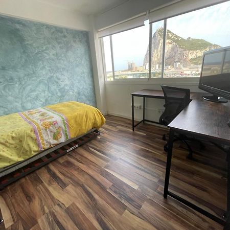 Closest Room To Gibraltar Border La Linea de la Concepcion Exterior foto